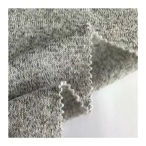 Özelleştirilmiş tasarım örme polar kumaş 100% polyester açık gri melanj kış kazak için fırçalanmış hacci kumaş