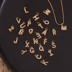 Charm con lettere iniziali di strass di cristallo per la creazione di gioielli pendenti in acciaio inossidabile placcato <span class=keywords><strong>oro</strong></span> - Product Image 2