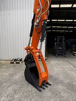 Pouce hydraulique à articulation progressive, fonctionnant comme une griffe pour la manutention de roches et le défrichement efficace, compatible avec les excavatrices CX240, R120, R130, DX60