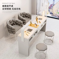 Table à ongles incurvée minimaliste moderne avec ventilateur de dépoussiérage intégré et lampe LED, bureau de manucure de luxe avec ensemble de chaise d'appoint