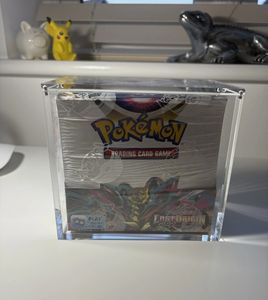Acrylique Pokemon Booster <span class=keywords><strong>Box</strong></span> <span class=keywords><strong>1ère</strong></span> <span class=keywords><strong>édition</strong></span> Vitrine de jeu de cartes à collectionner avec aimant fort Boîte-cadeau 5MM d'épaisseur - Product Image 3