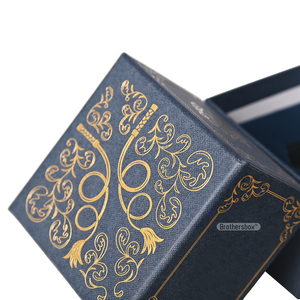 Boîte de luxe recyclable en deux parties (couvercle et base) pour emballage de cosmétiques, rouges à lèvres, brillants à lèvres et parfums, avec estampage à chaud doré, faite à la main - Product Image 3