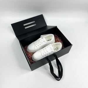 Caja de regalo magnética negra de lujo con logotipo personalizado, caja plegable con imán y asa de cinta para productos de belleza y cosméticos - Product Image 5