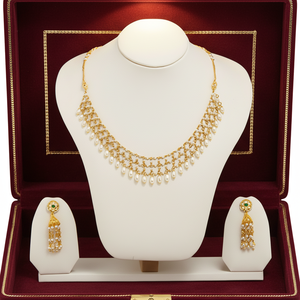 Ensemble de collier élégant en or serti de perles, design de bijoux indiens traditionnels avec boucles d'oreilles assorties pour mariage et soirées. - Product Image 3