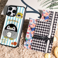 Coque de téléphone à panneau arrière magnétique remplaçable pour iphone 17 / 17pro/17promax/17air avec le pingouin mignon doré