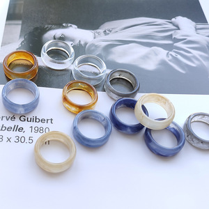 Anello in Resina Acrilica Trasparente Colorata con Forme Geometriche, Anello Personalizzato Stile Ins Taglia Unica, Anello da Dito - Product Image 1