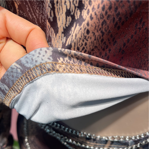 ชุดเซ็กซี่ 2 ชิ้น สำหรับผู้หญิง ลายงู แขนยาว เสื้อครอป+กางเกงขาสั้นเข้าชุด ชุดกลางคืน - Product Image 5