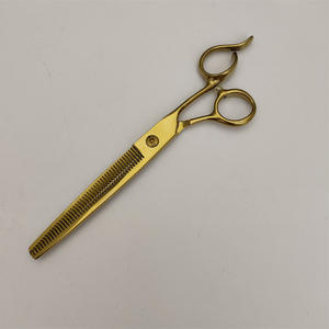 กรรไกรซอยผม We3 Gold ขนาด 7 นิ้ว ผลิตจากเหล็กกล้าไร้สนิม 440C สำหรับคนถนัดขวา เหมาะสำหรับใช้ในงานเสริมสวย - Product Image 1