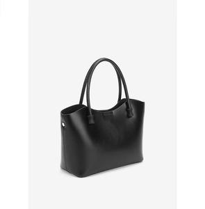 Sac à main en cuir amovible de grande capacité, au design épuré et doté d'un fermeture éclair, très pratique. - Product Image 5