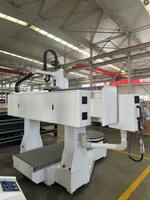 Fresadora CNC de 5 Ejes Rongchi con Mesa Doble para Carga y Descarga, para Tallado Tridimensional Estereoscópico en Madera, Metal y Materiales Compuestos