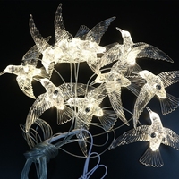 Accessoires de mariage : Lustre lumineux transparent à 10 têtes en forme d'oiseaux pour la décoration de scène de mariage, personnalisable en usine.