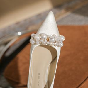 Zapatos de tacón para mujer, de satén ligero, con puntera de diamantes de imitación, para bodas y fiestas, estilo slip-on, para invierno y discoteca - Product Image 6