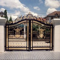Porte de cour en fer forgé de qualité royale sculptée à la main motifs baroques or doré pour domaines de luxe