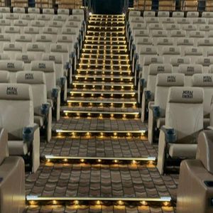 Sillas Reclinables de Lujo Premium Miraj Cinema, Asientos Ergonómicos para Cine con Portavasos - Product Image 1