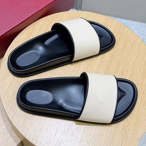 Chaussons antidérapants d'été pour hommes, marque célèbre, chaussons pour hommes et femmes pour la maison et l'extérieur - Product Image 1