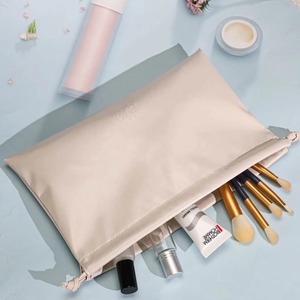 Sac de rangement pour maquillage et pyjamas en cuir PU imperméable avec logo personnalisé imprimé, sac de luxe pour cosmétiques, pochette en cuir pour emballage cadeau - Product Image 2