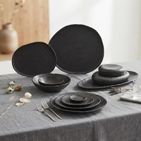 Ensemble d'assiettes à dîner en céramique et porcelaine noires mates, forme irrégulière, 8 pouces, plats asymétriques pour mariages, fêtes et cadeaux
