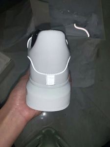 Venta al por Mayor de Fábrica: Zapatos Deportivos para Hombre, Zapatos para Caminar con Suela Gruesa Blancos, Zapatos Deportivos Casuales para Hombre y Mujer, Estilo Verano - Product Image 2