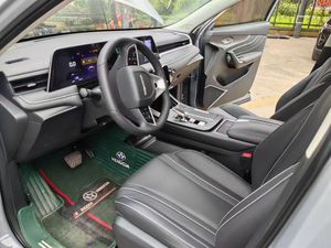 Venucia Grand V 260T Idol PRO 2023 SUV Usada, 1.5T Automática, 190HP, 7DCT, 260Nm, Distancia Entre Ejes de 2700mm, Luces LED, Techo Panorámico - Product Image 4