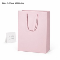 Sac shopping rose A4 en papier imperméable avec poignée en corde, design rectangulaire peu profond, pour cadeaux, événements commerciaux, vente en gros, gaufrage personnalisé
