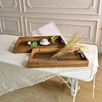 Innova Home Decor Rustikales Holz geschnitztes Rechteck Serviert ablett 2er-Set Groß für Wohnzimmer und Schmuck
