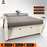 Machine de découpe à couteau oscillant CNC 1325 pour la découpe de mousse et de cuir CNC