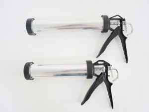 Pistola manual de calafateo de silicona de grado industrial con tubo de cartucho de aluminio de 12 pulgadas y 590 ml, mango OEM para construcción - Product Image 5