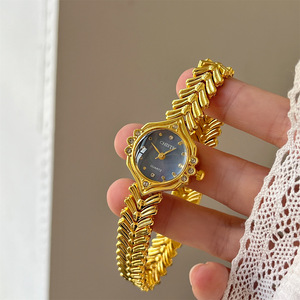 <span class=keywords><strong>Montre</strong></span> pour femme N&S plaquée or 18 carats, minimaliste, en alliage d'or délicat, luxe léger, mode étudiante - Product Image 5