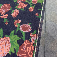 Tissu en denim imprimé coloré, 100% coton, 100 oz, adapté à la confection de pantalons, jupes et vestes pour femmes.
