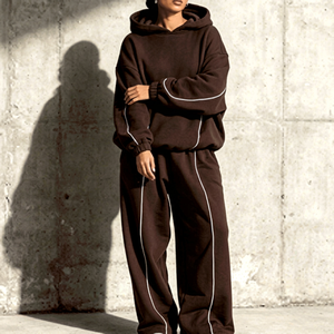 Ensemble deux pièces en polaire marron à capuche pour femme, coupe ample, couleur unie, tenue décontractée, pantalon long, haut à manches longues - Product Image 1