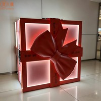 Présentoir à bijoux rose clair personnalisé Atrium Vitrine d'exposition de bijoux de centre commercial haut de gamme pour les marques de luxe