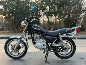 Motocicleta de Calle Suzuki GN125, Refrigerada por Aire, Monocilíndrica, Alta Capacidad de Carga, Rendimiento Confiable >80km/h, Clásica y Duradera - Product Image 6