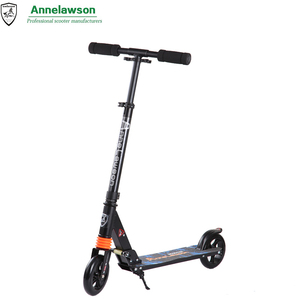 Vente en gros de Chine, trottinette pliable 2 grandes trottinettes pliantes en fer de style urbain à pédale en PU de 145mm - Product Image 3