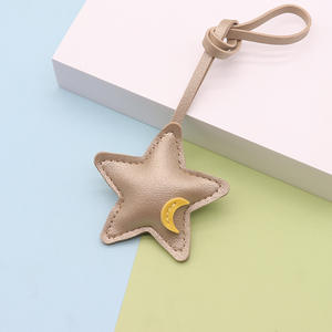 พวงกุญแจหนังสำหรับกระเป๋า <span class=keywords><strong>Goodnight</strong></span> Stars <span class=keywords><strong>Moon</strong></span> Light พวงกุญแจรูปพระจันทร์และดวงดาว 3 มิติ จี้ห้อยกระเป๋าหนัง PU อุปกรณ์ตกแต่งกระเป๋าแฟชั่น - Product Image 6