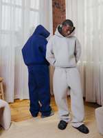 Ensemble survêtement streetwear personnalisé avec logo brodé, pantalon de jogging et sweat à capuche coupe ample avec impression en relief
