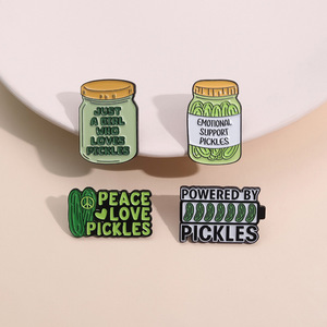 Badge métallique mignon en forme de poche avec inscription « Pocket Hug » et motif concombre kimchi, symbole de soutien émotionnel, pour cadeau d'amis et de famille - Product Image 4