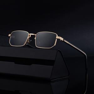 Lunettes de soleil carrées de luxe pour hommes, protection UV400, monture en métal et plastique, verres PC noirs, style haut de gamme pour l'extérieur - Product Image 1