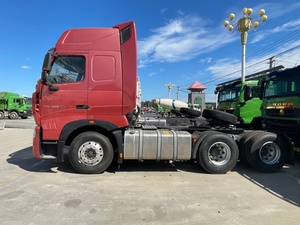 En stock SINOTRUK HOWO T7H 4x2 Euro <span class=keywords><strong>2</strong></span> Diesel Manuelle Camion Tracteur d'occasion Double Cabine Prêt à être expédié pour le transport en semi-remorque - Product Image 4