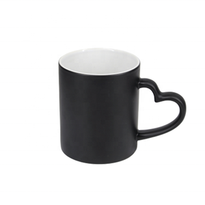 Tazza da caffè magica a forma di cuore con rivestimento spray automatico per sublimazione, 11oz, cambia colore, effetto opaco. - Product Image 5