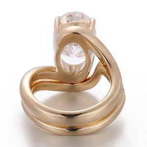 Anillo de Compromiso de Oro Amarillo Sólido de 18K Personalizado con Corte Ovalado DEF VVS Moissanite, Joyería Fina de Diseño Nuevo para Mujer - Product Image 2