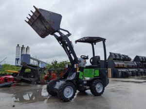 Mini Cargadora <span class=keywords><strong>de</strong></span> Ruedas HAIJU, Bajo Consumo <span class=keywords><strong>de</strong></span> Combustible, Motor Perkins 4x4, Potencia Nominal: 18.2 kW, Cargadora <span class=keywords><strong>de</strong></span> Ruedas <span class=keywords><strong>de</strong></span> China para Hogar y <span class=keywords><strong>Granja</strong></span> - Product Image 4