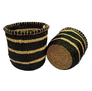 Juego de 2 Cestas Redondas Tejidas a Rayas Negras para Envolver Regalos y Almacenamiento en el Hogar, Material Natural Hecho a Mano de Primera Calidad - Product Image 2