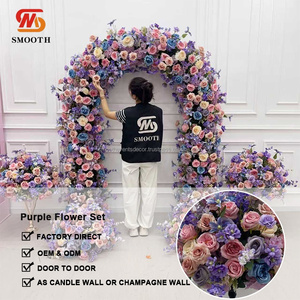 Ensemble de toile de fond d'arche florale personnalisée pour événements de mariage romantiques, avec centre de table en boule de fleurs violettes - Product Image 3