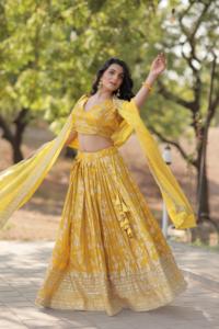 Ensemble Lehenga Choli & Dupatta en tissu jacquard pure viscose teintable de créateur en vente à l'exportation depuis l'Inde - Product Image 3