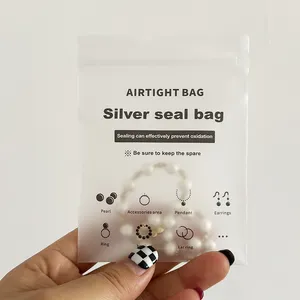 MOQ bajo LOGO personalizado pequeña bolsa de cosméticos Linda bolsa de joyería de PVC ziplock transparente esmerilado cremallera joyería bolsillo bolsas de polvo