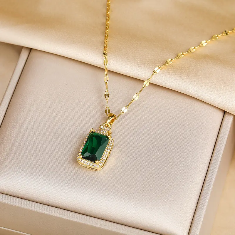 Hot Selling Titanium Steel Green Zircon Pendant Necklace Vintage Crystal Geometric Clavicle Chain Women Jewelry