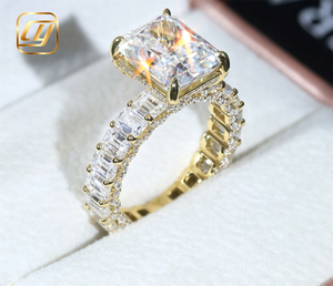 แหวนแต่งงานและหมั้นเพชรโมอิสซาไนต์ VVS ทองคำแท้ 14K ทรงเรเดียนท์คัท 9x11 มม. และทรงเอเมอรัลด์ 3x4 มม. ขายส่งฮิปฮอป - Product Image 4