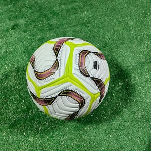 Ballon de football de haute qualité, taille 5, en cuir PU, avec logo personnalisé, couture machine, pour jeux en extérieur - Product Image 6