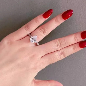 Anello di Diamanti F1047 con Taglio a Pera, Diamante Naturale, Gioiello Classico da Donna per Fidanzamento - Product Image 3