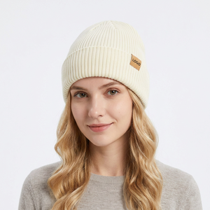 Gorros de Algodón Ecológicos con Etiqueta de Gamuza con Logotipo Personalizado, Gorros de Invierno Tejidos Personalizados - Product Image 1